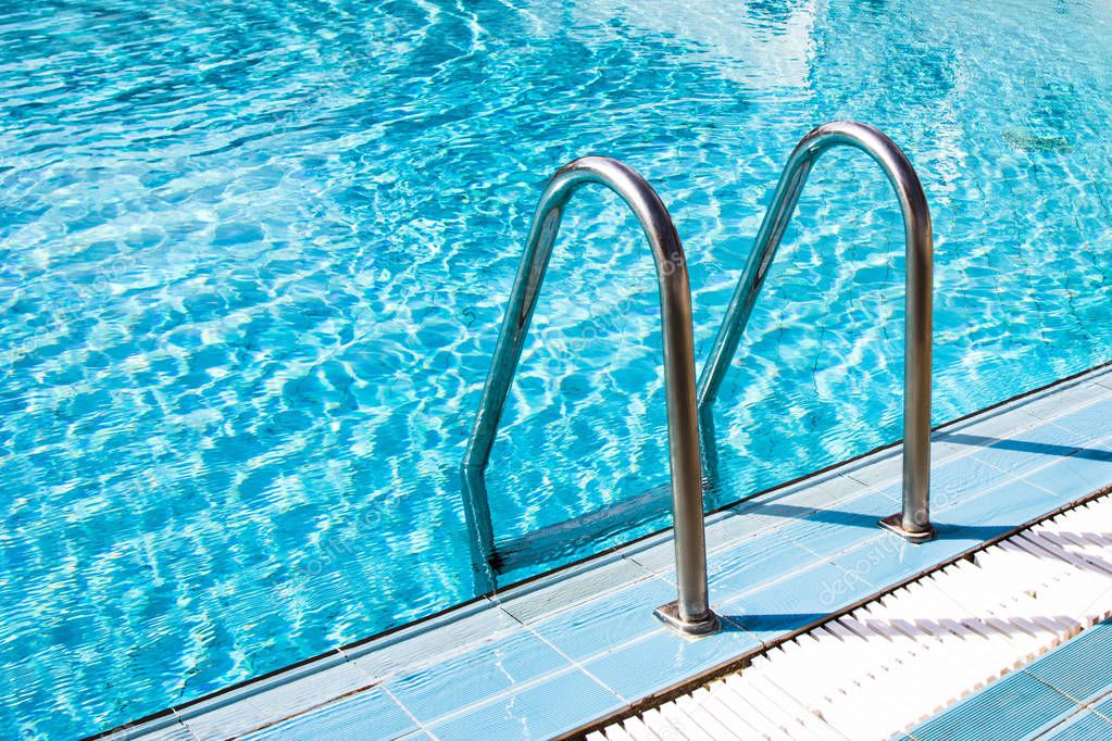 Piscinas en un complejo turístico con cabañas